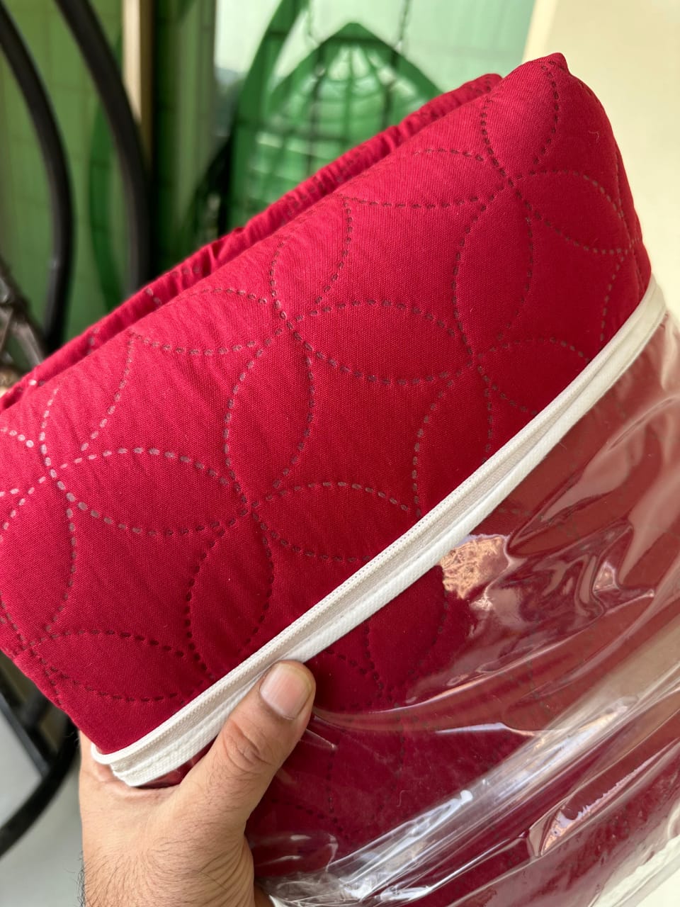 '-50% Soft Cotton Quilted 100% Waterproof Fitted Mattress Protector (Maroon).